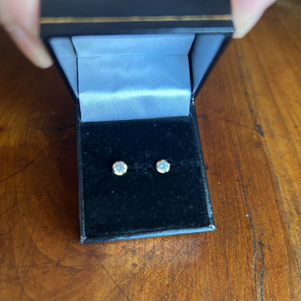 Bezel Gold Necklace and Earring Set - Picture 4 of 9